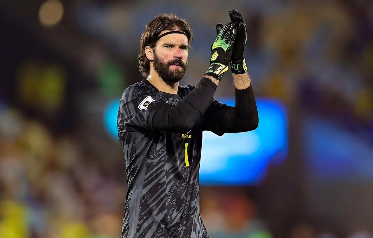 Alisson arrastra una lesión y preocupa de cara al Mundial