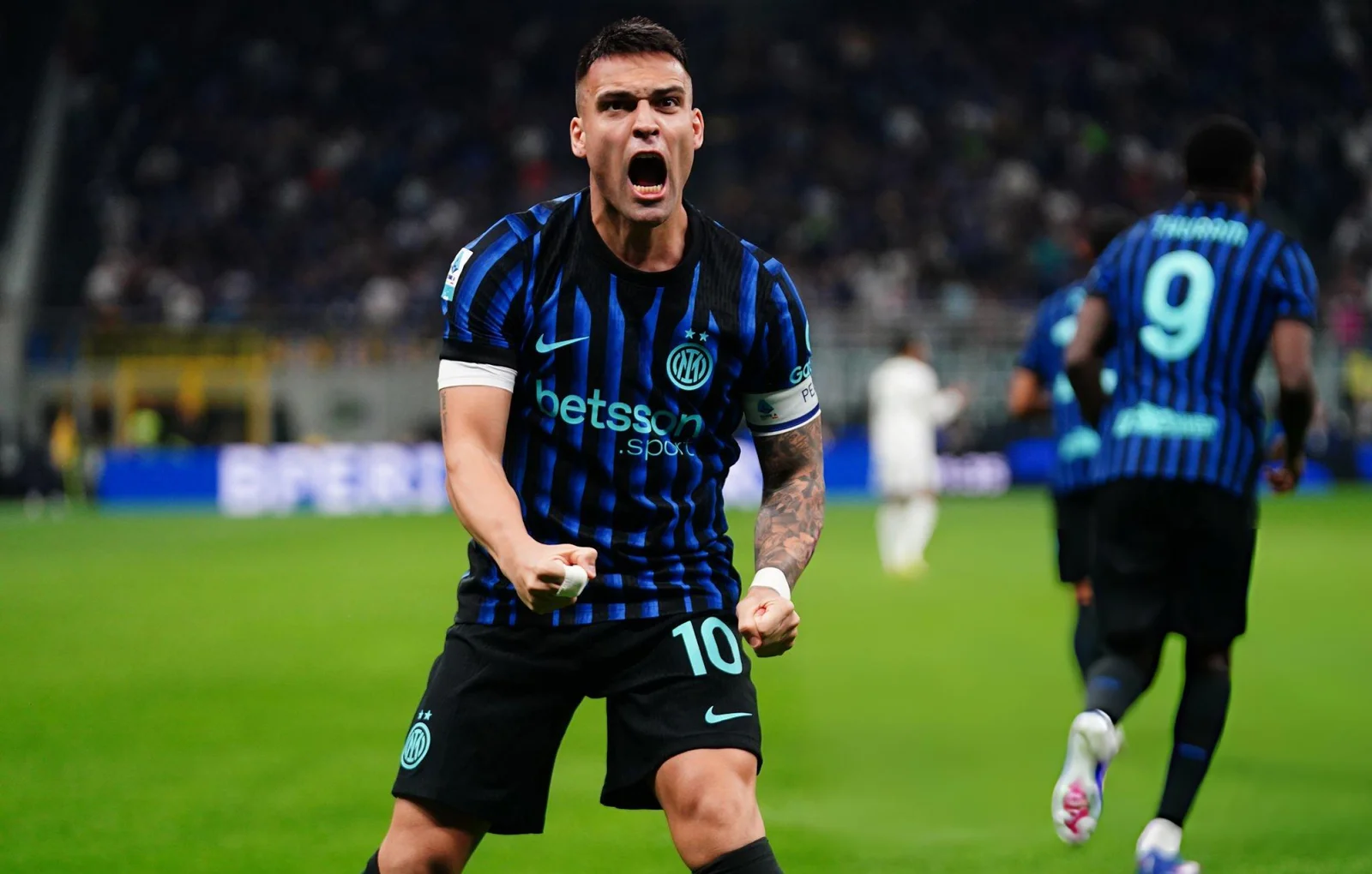 Inter aplastó 5-2 a la Roma en un partidazo y mete presión en la Serie A