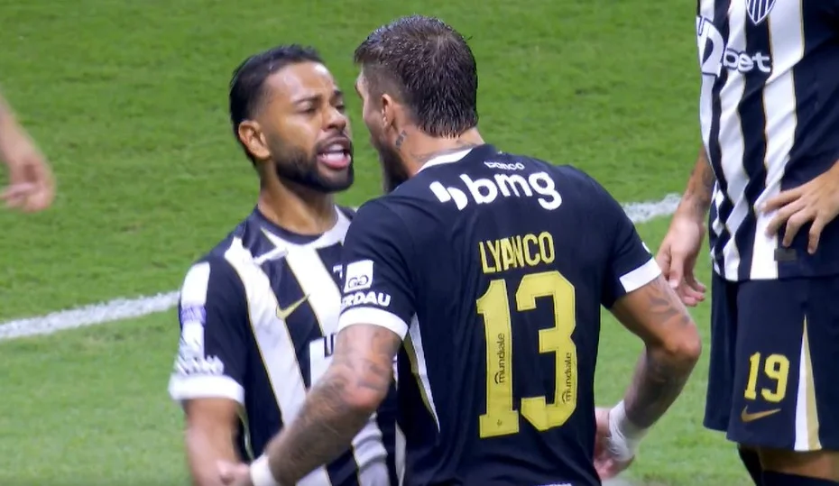 Renan Lodi explota contra Lyanco tras una expulsión insólita en el clásico