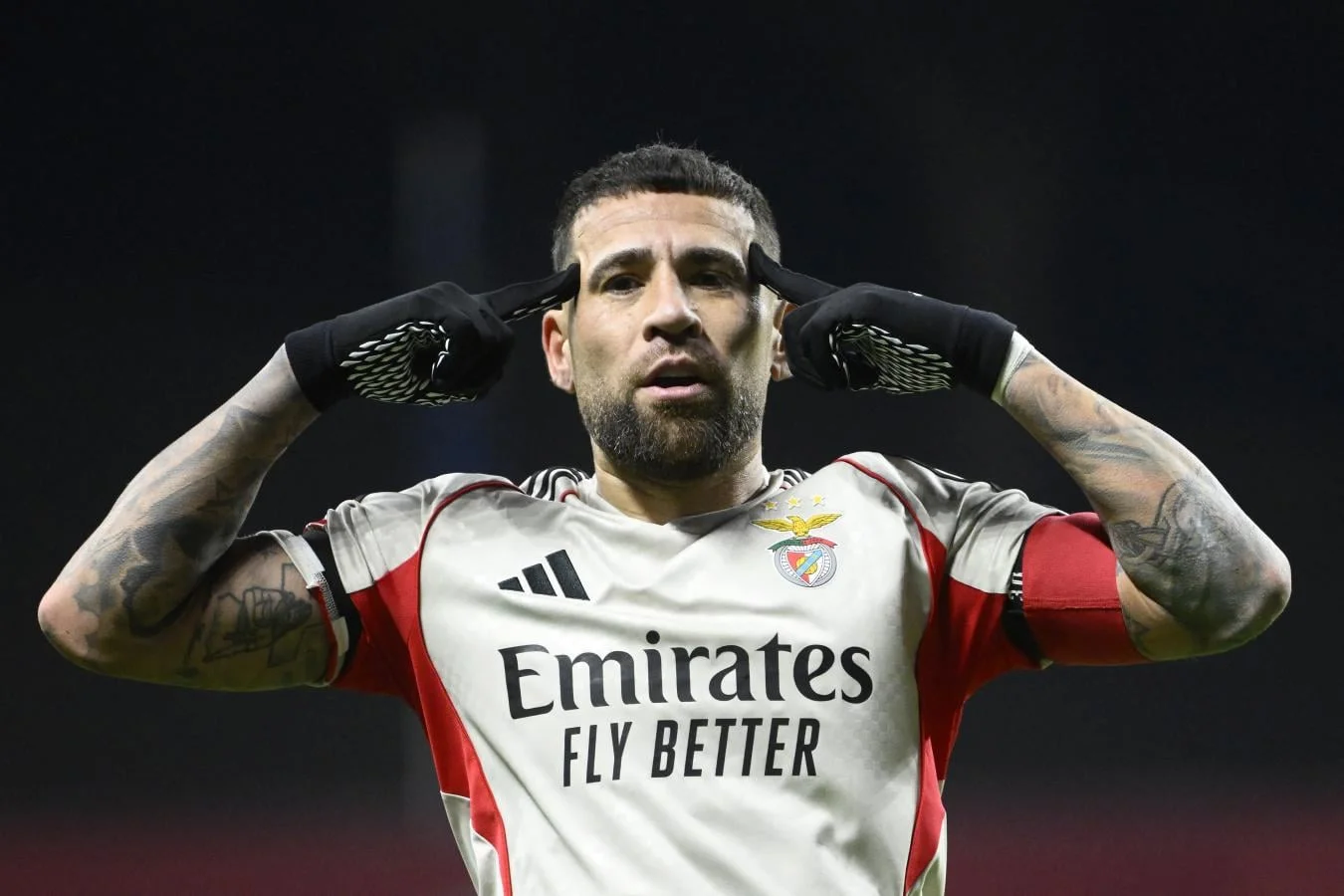Otamendi le abre la puerta a River y define su futuro en breve