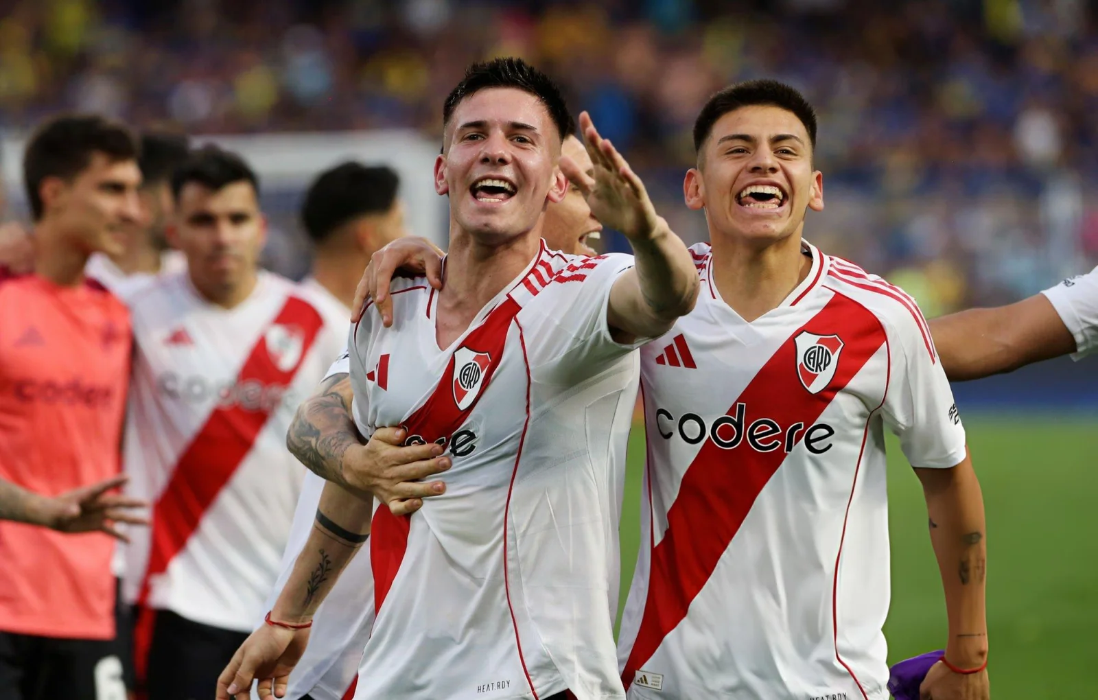 River evalúa el regreso de dos joyas de su cantera: Echeverri y Mastantuono aparecen en el radar