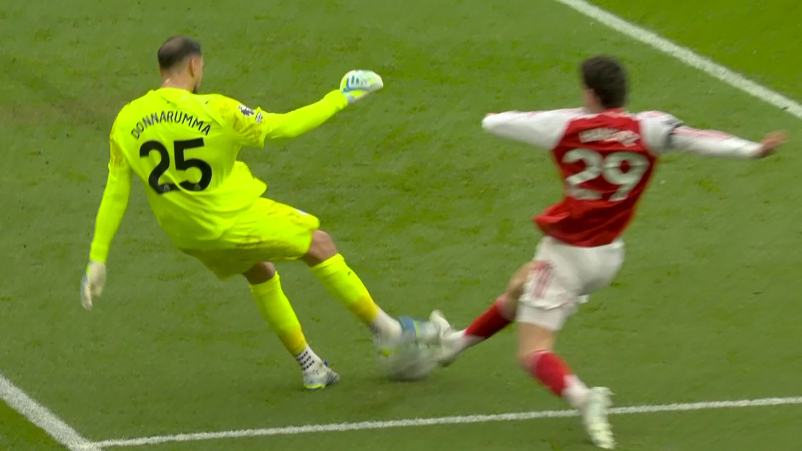 Error de Donnarumma y gol de Havertz: empate clave entre City y Arsenal