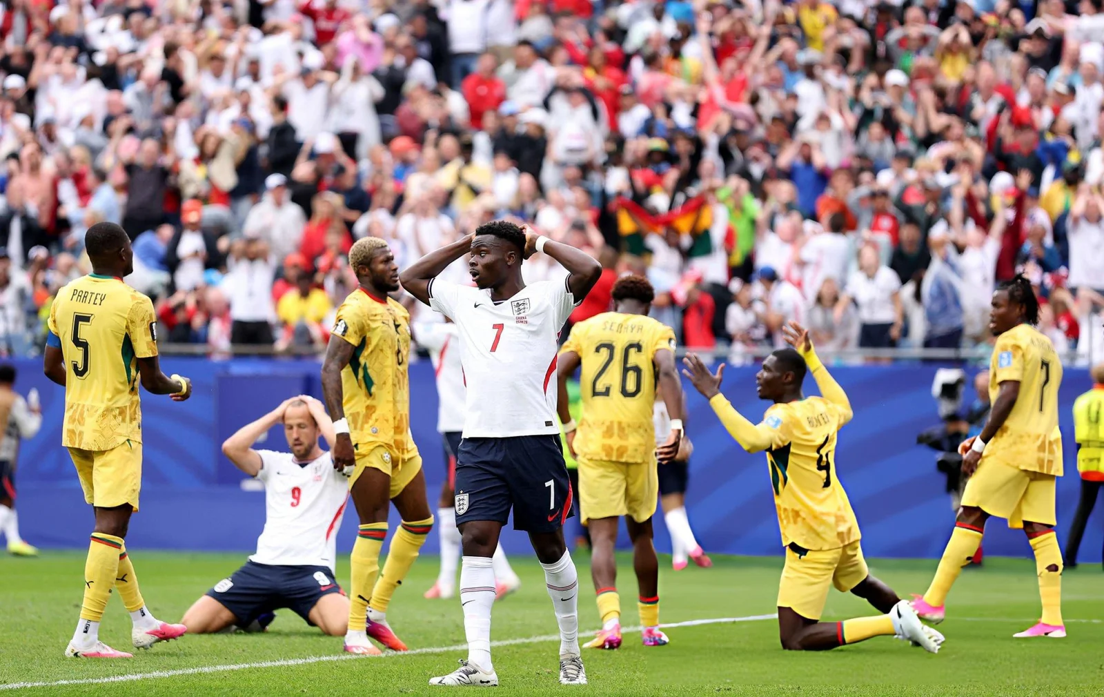 Inglaterra choca con Ghana y deja el Grupo L al rojo vivo