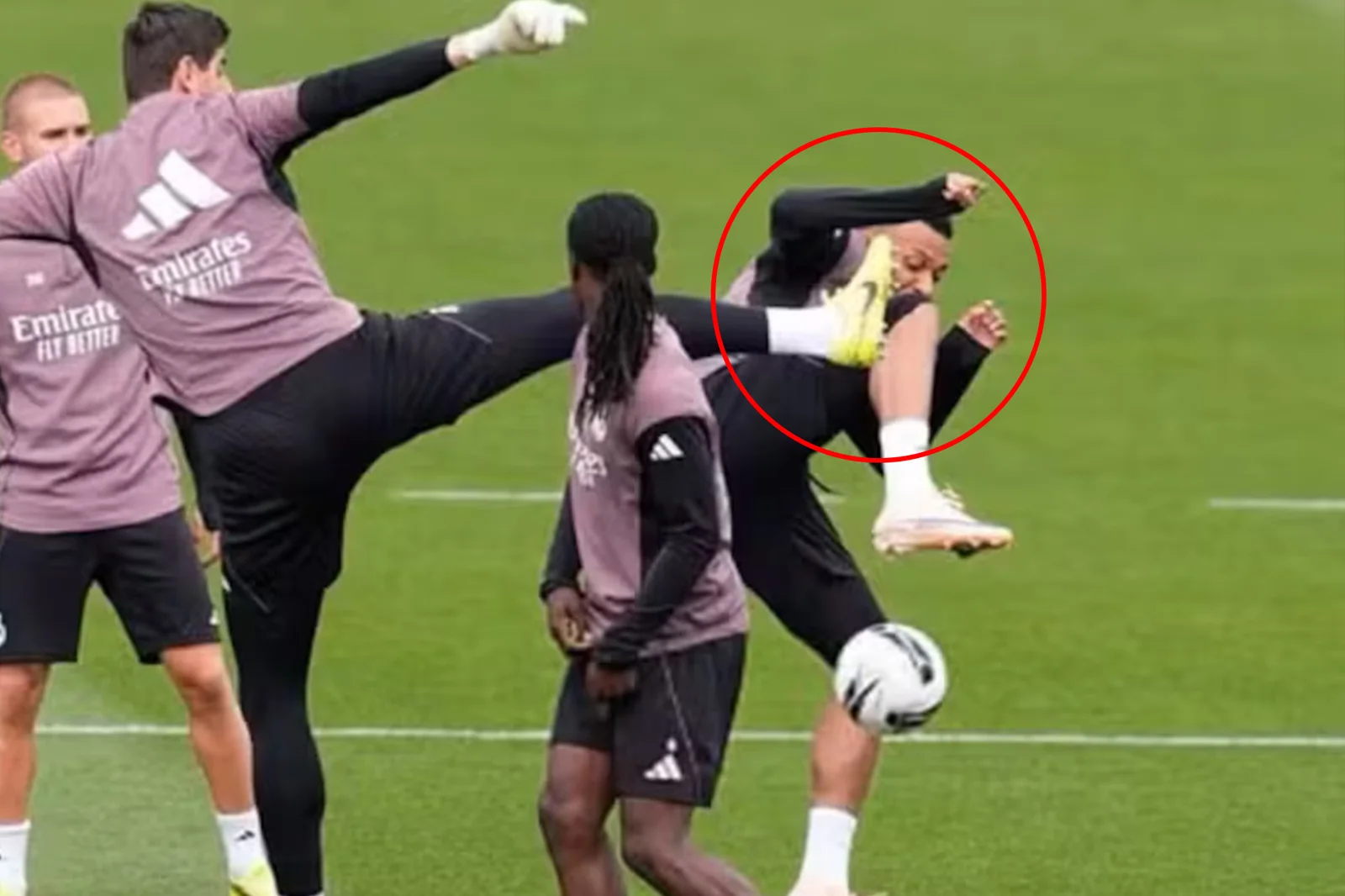 Tensión total en Real Madrid: Courtois casi golpea a Mbappé en un entrenamiento