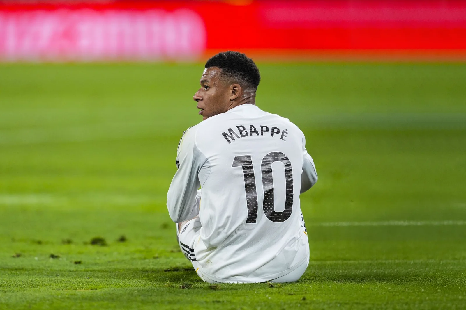 Alarma en el Real Madrid: Mbappé salió lesionado ante Betis