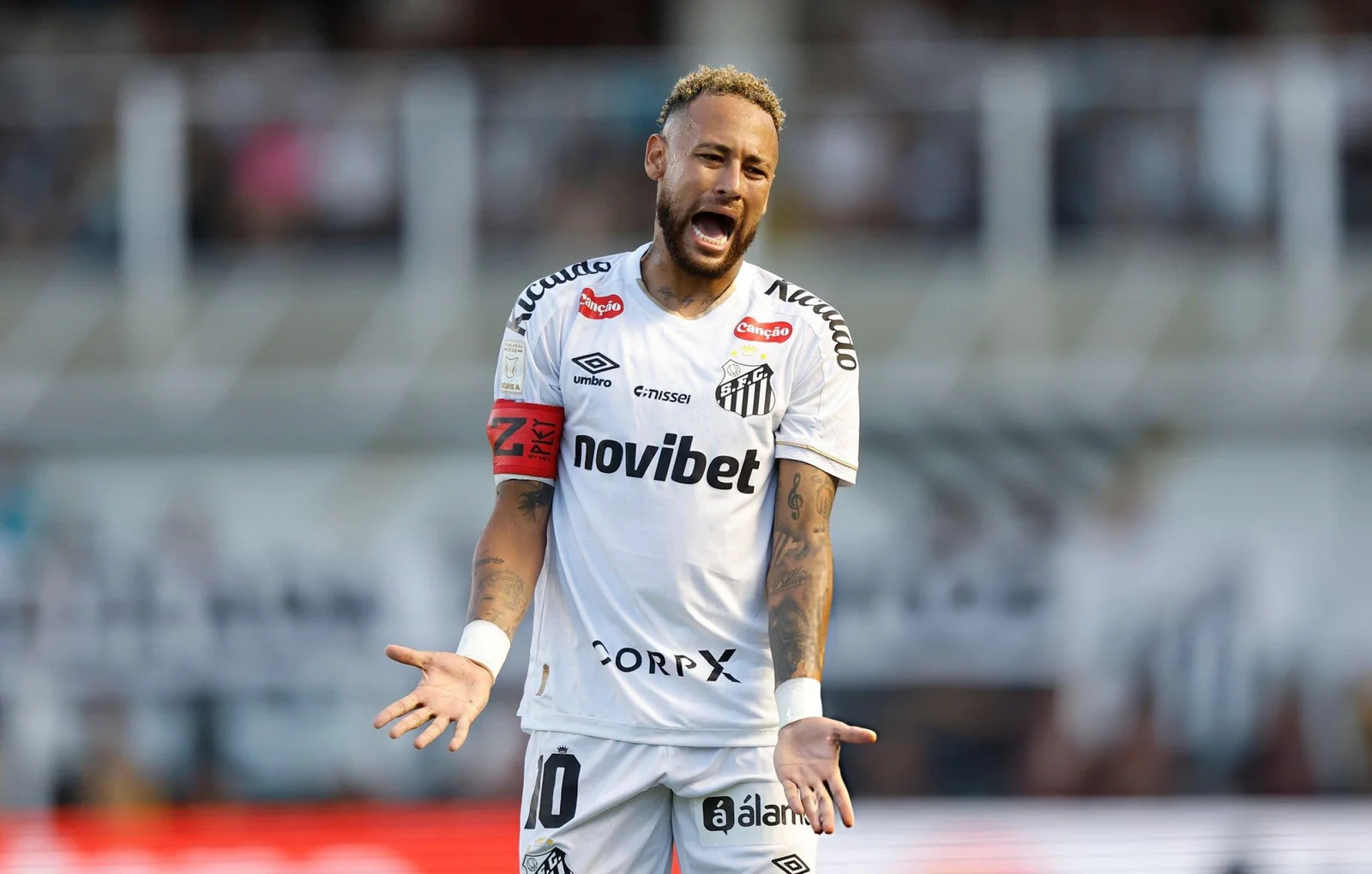 Neymar respondió a los silbidos en Santos: gesto polémico y descargo en redes
